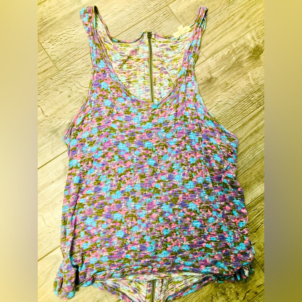 Silence and Noise S top. Multi colored. Zip-back. Scoop neck. Good condition.